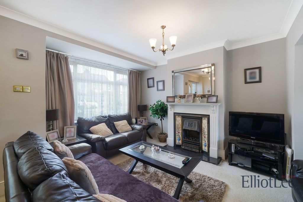 Property photo 2 of 20