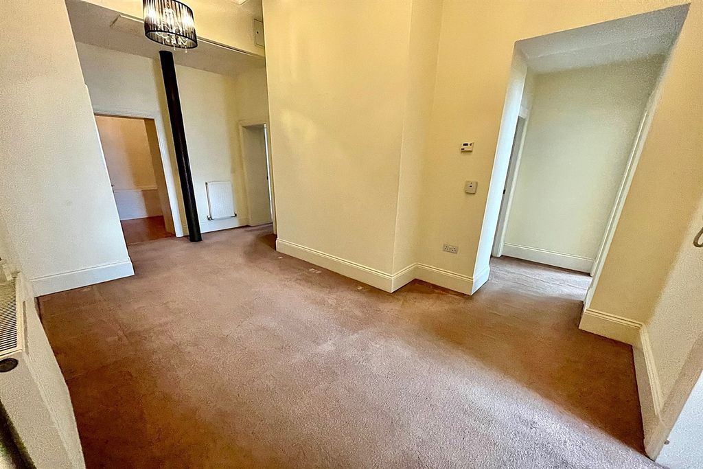 Property photo 2 of 17 Entrance Hallway