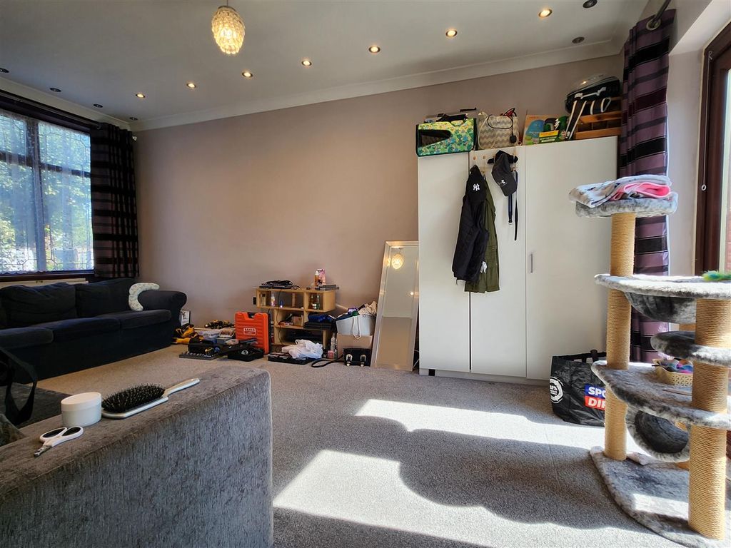 Property photo 2 of 13 R.Jpg