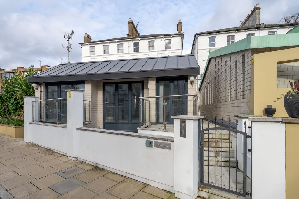 Property photo 2 of 16