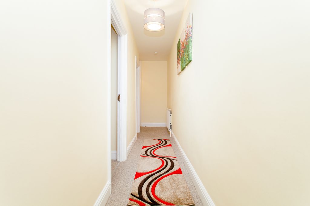 Property photo 2 of 5 Flat 2, 264 High Road (7)