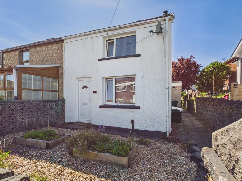 Property photo 1 of 11 Front (Exterior)