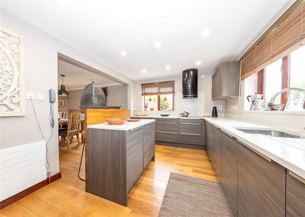 Property photo 2 of 20 Picture No. 12