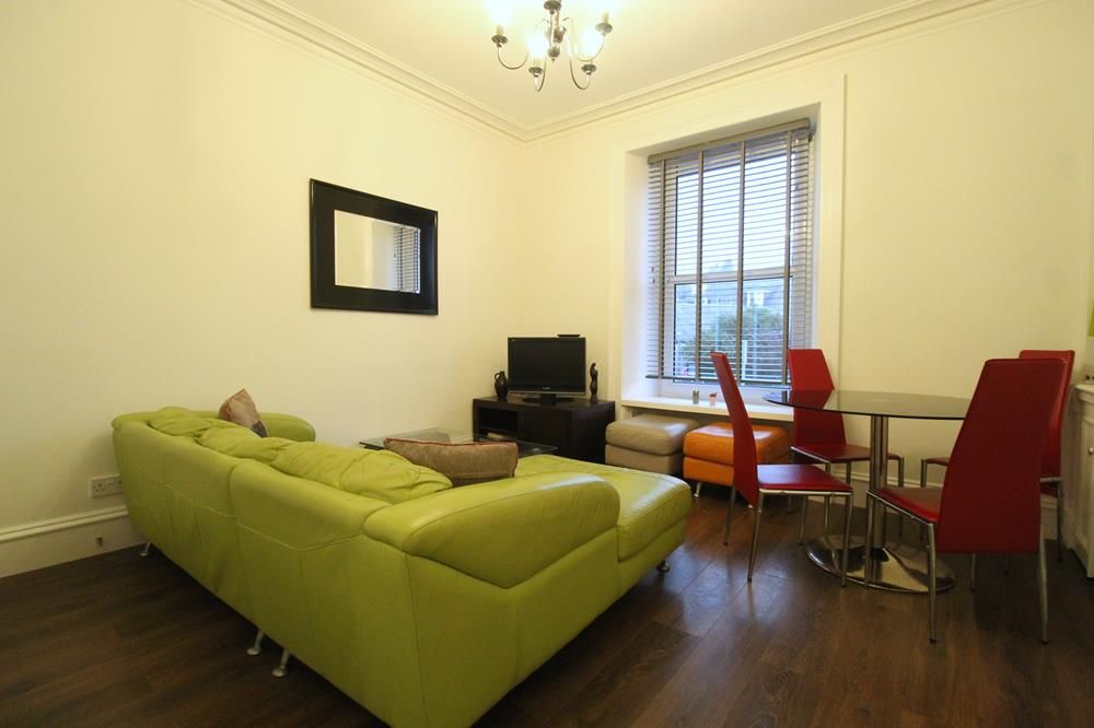 Property photo 1 of 8 Lounge