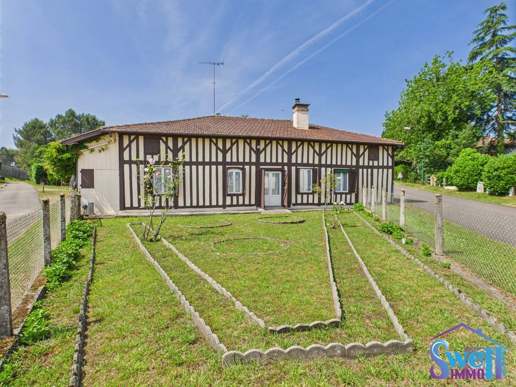 Property photo 1 of 15 Authentic Character House Of 155m² With 2 Barns And A Garden