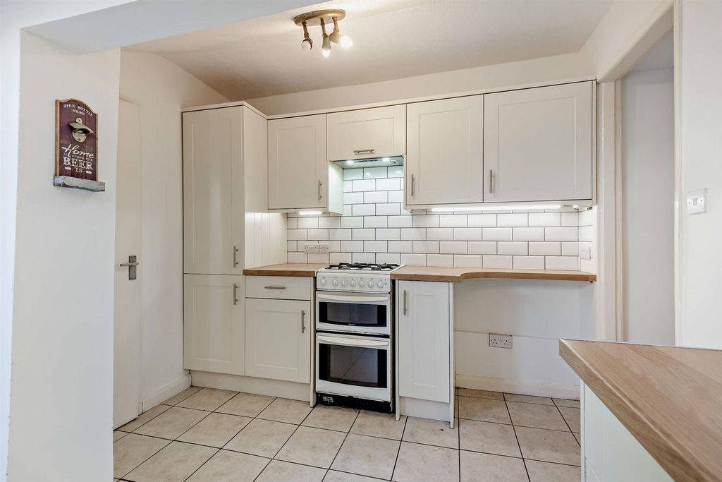 Property photo 3 of 14 8686464-Interior15-800.Jpg