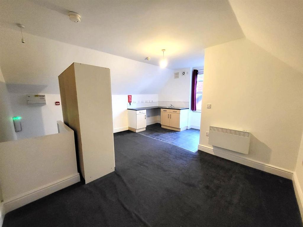 Property photo 3 of 8 Studio Pic 2