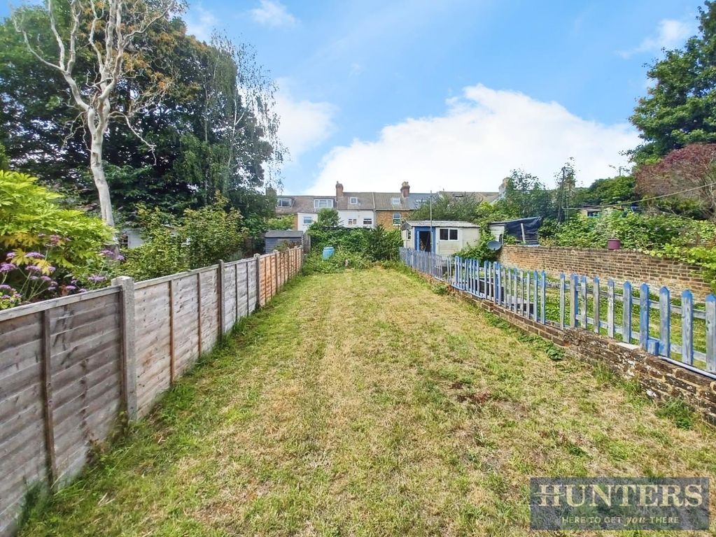 Property photo 2 of 12 Garden