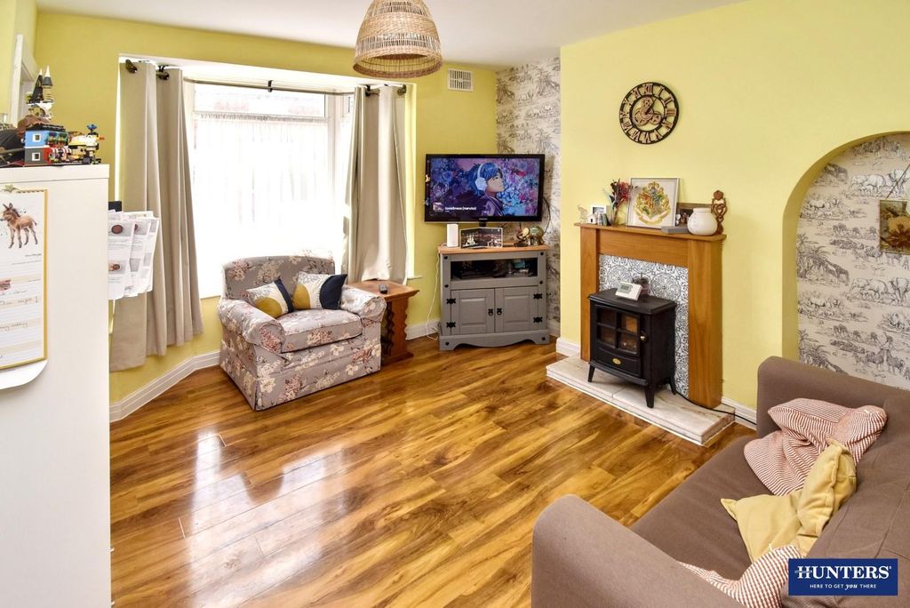 Property photo 2 of 13 Lounge