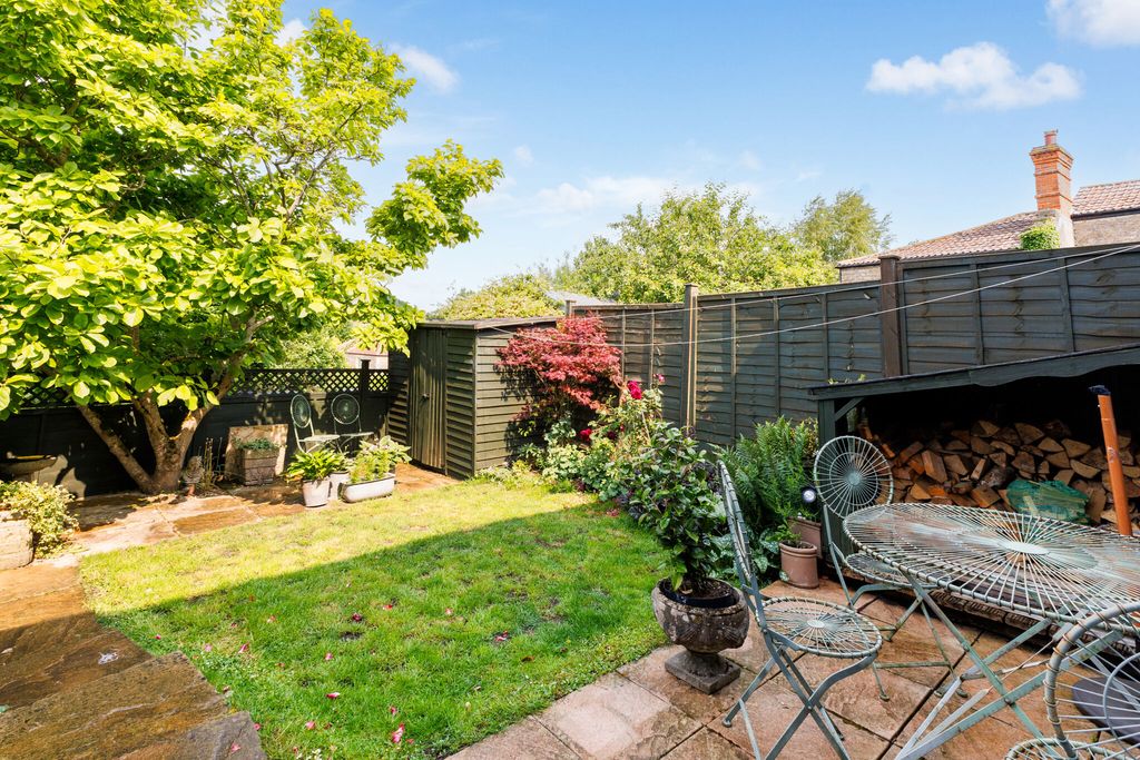 Property photo 2 of 11 Garden