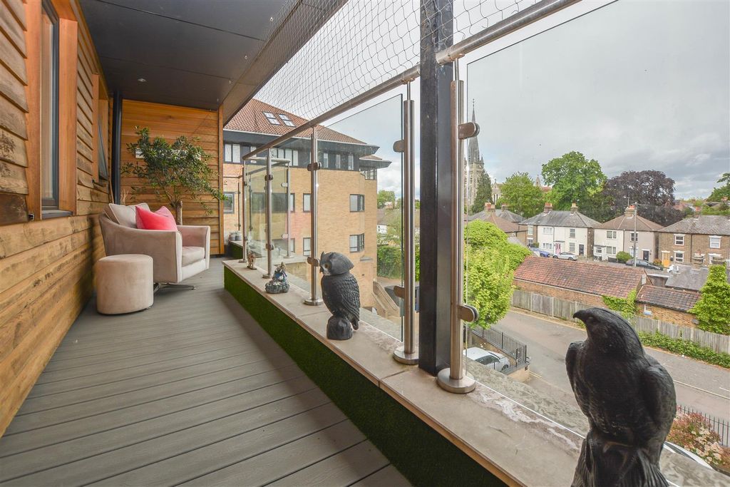 Additional image 11 of 2 bed flat for saleNew Road, Brentwood CM14