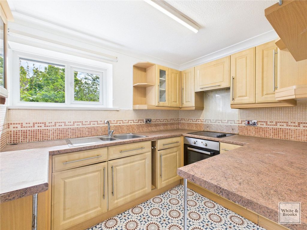 Property photo 3 of 7 Kitchen