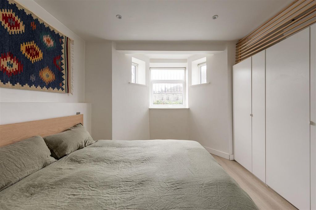 Property photo 3 of 16 High Road, E10