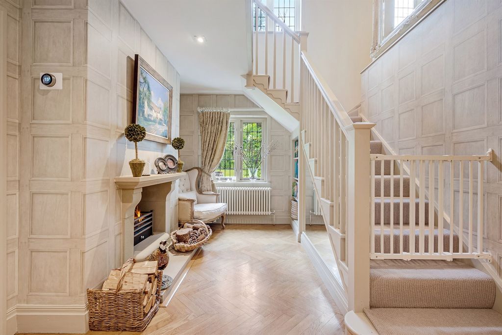 Property photo 2 of 24 Hallway