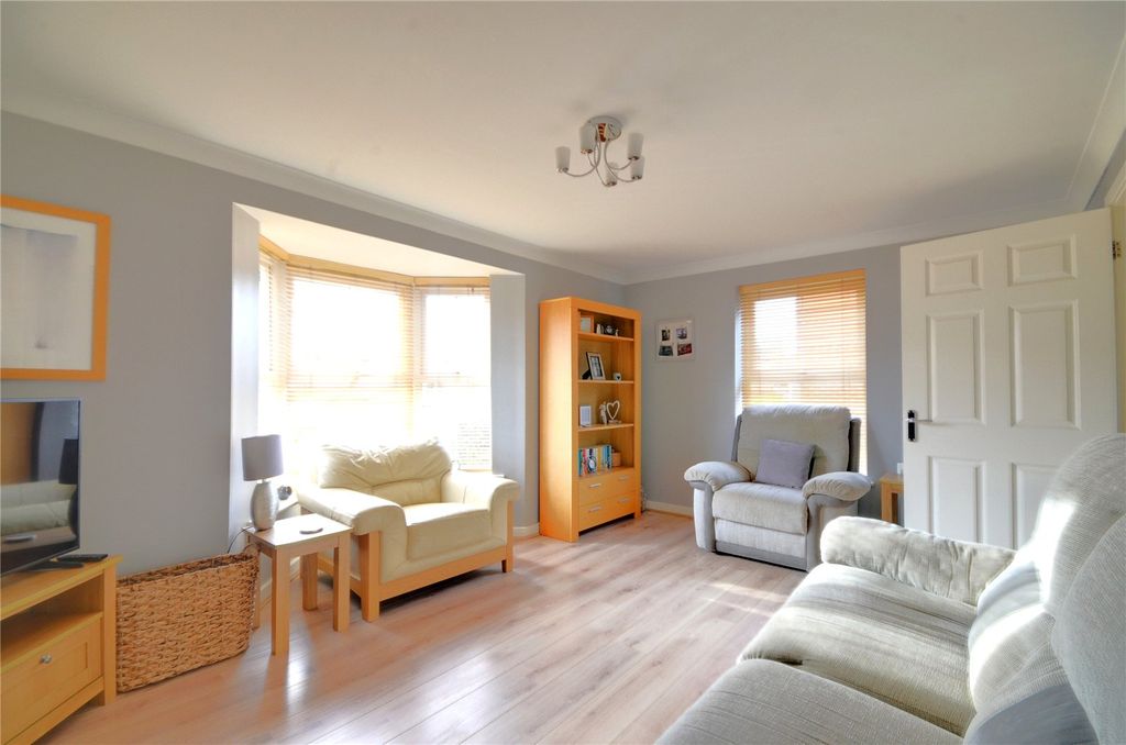 Property photo 3 of 15 Lounge