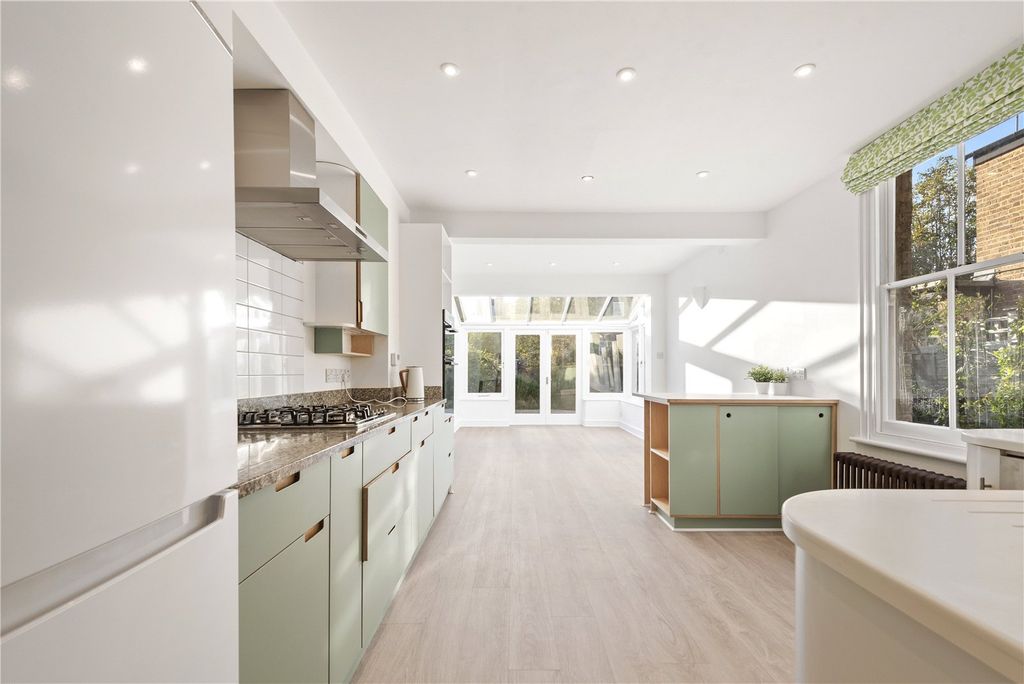 Property photo 1 of 16 Picture No. 12