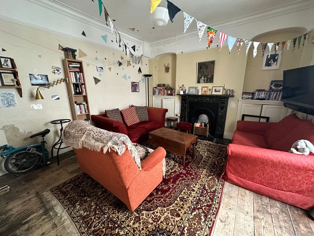 Property photo 2 of 19