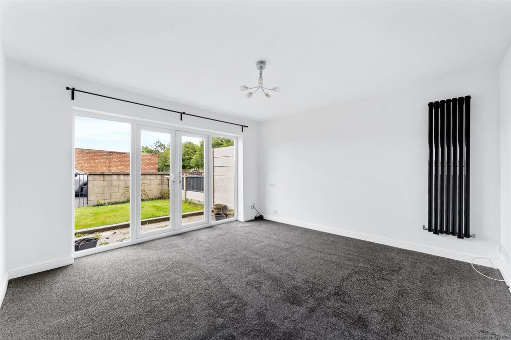 Property photo 2 of 18 44 Holt Lane-21.Jpg