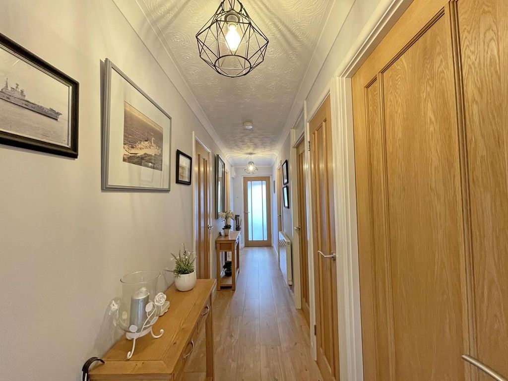 Property photo 3 of 28 Raleigh Court 3 - Hallway.Jpg