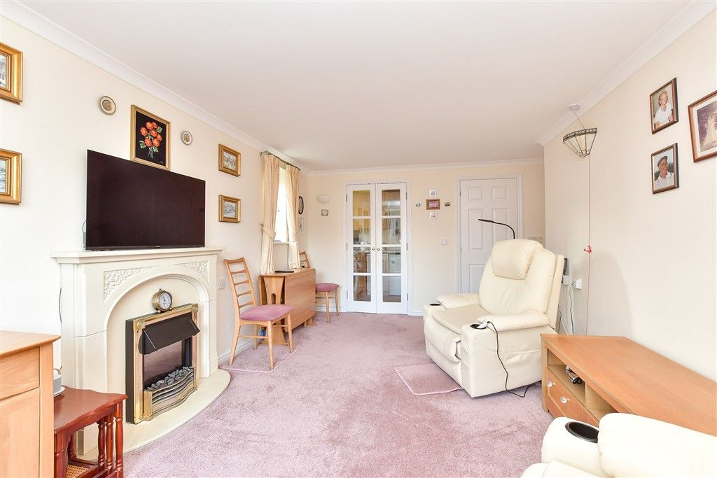 Property photo 1 of 8 Lounge/Diner