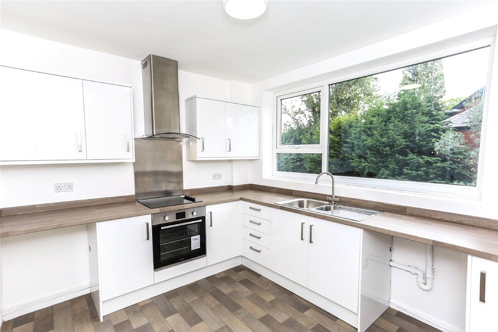 Property photo 3 of 8 Kitchen