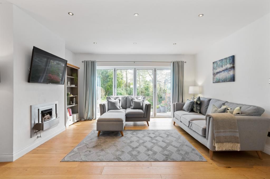 Property photo 2 of 15 29 Hartlebury Way 296961-6.Jpg