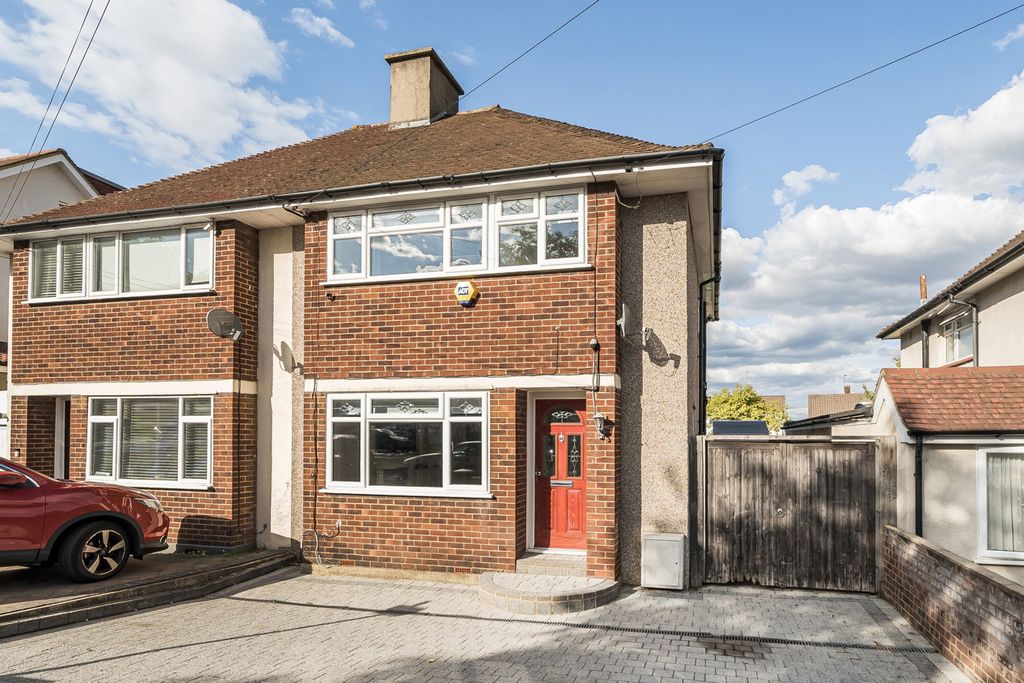 Property photo 1 of 18 1335919-1-689E1Bb...