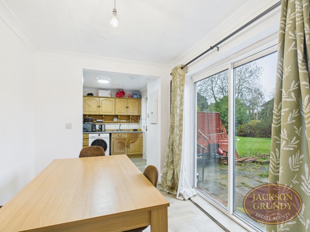 Property photo 2 of 9 294 Broadmead Avenue