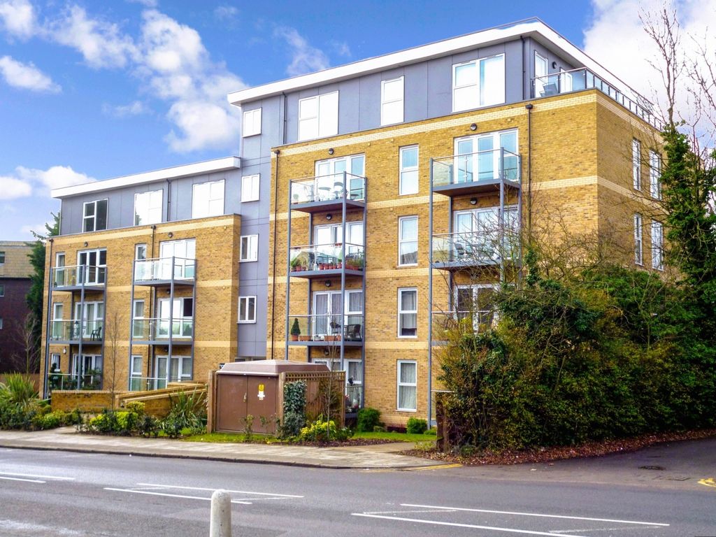 Property photo 1 of 12 One Bedroom 3rd Floor Flat To Rent