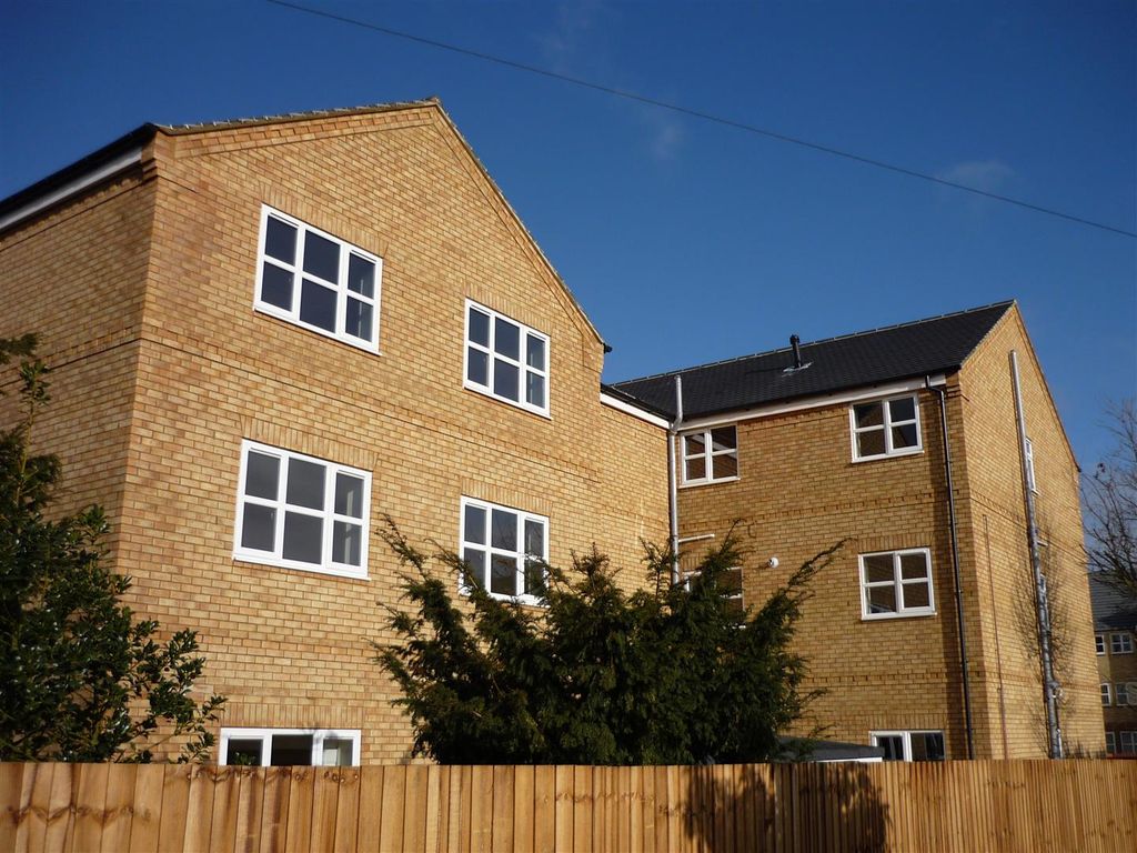 Property photo 1 of 6 Usher House 002.Jpg