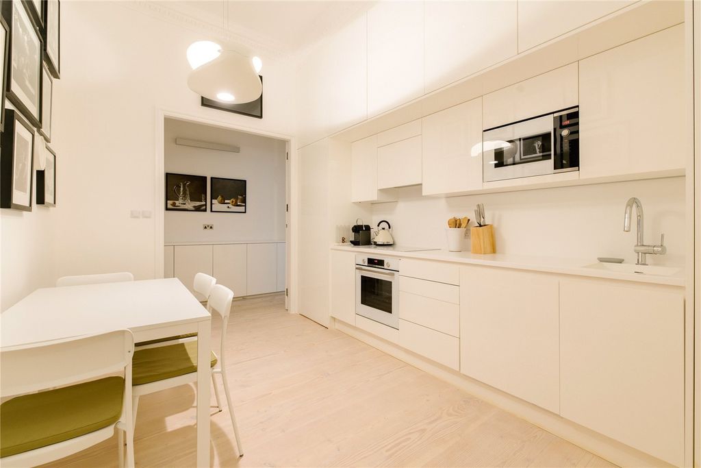 Property photo 2 of 25 Picture No. 17