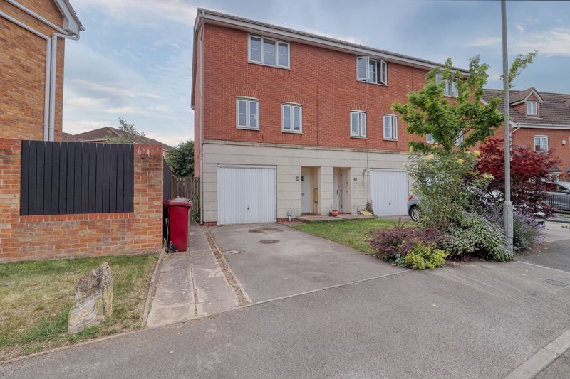 Property photo 1 of 12 Frontal