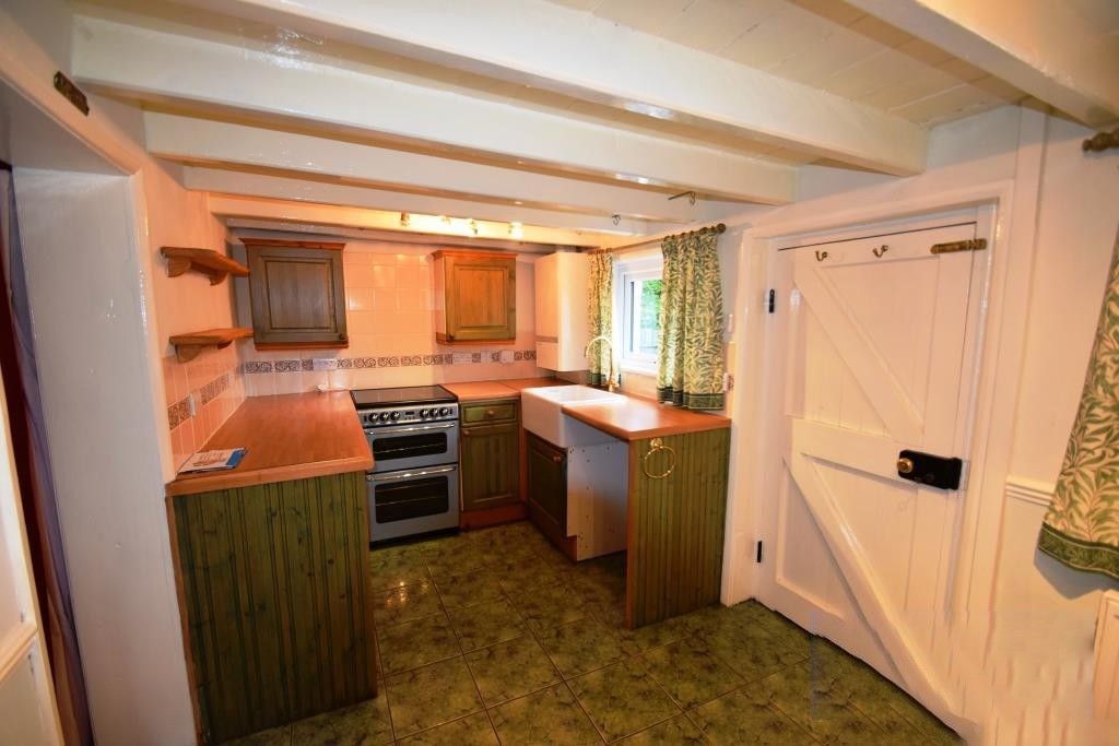 Property photo 3 of 7 Kitchen