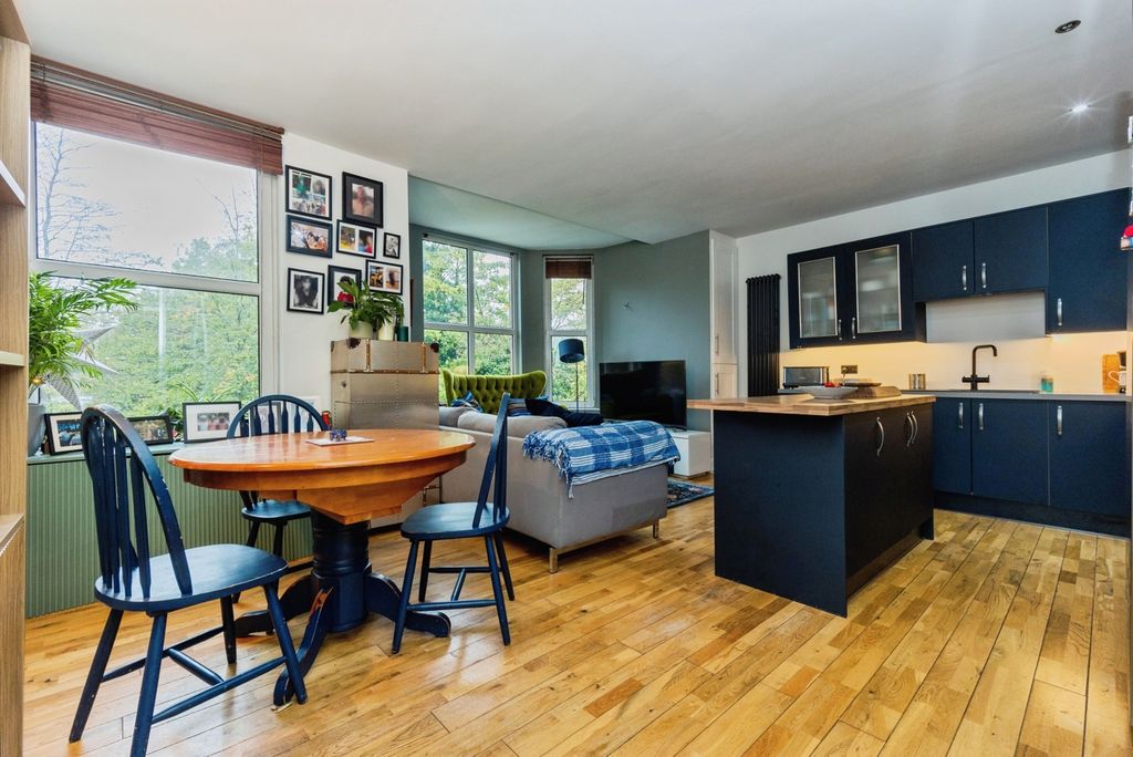 Property photo 3 of 22 Pbox-Img.Jpg