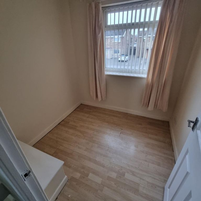 Property photo 2 of 12 Bedroom 3.Jpg