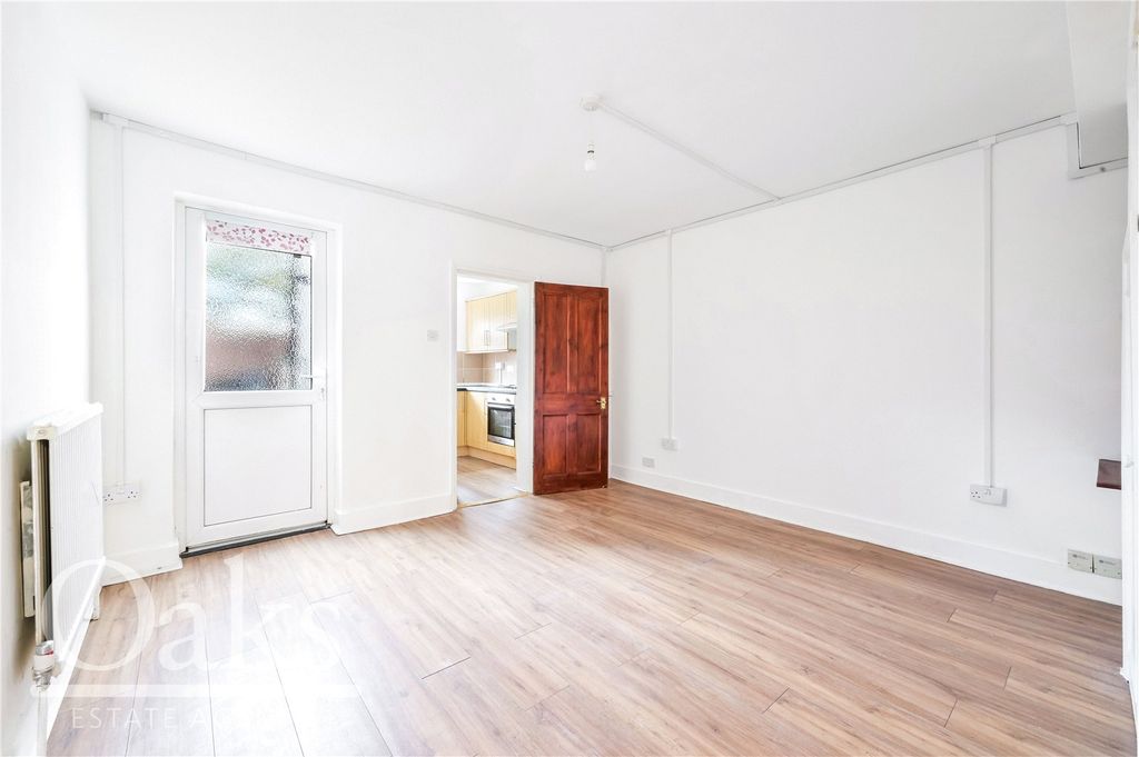 Property photo 3 of 8 Picture No. 11