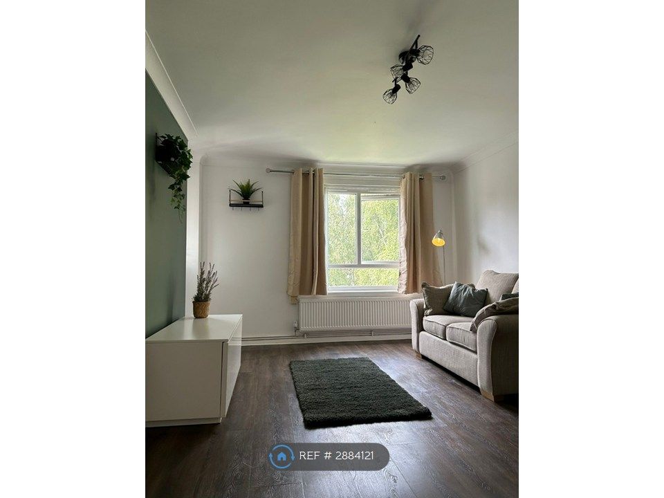 Property photo 3 of 35 Living Room