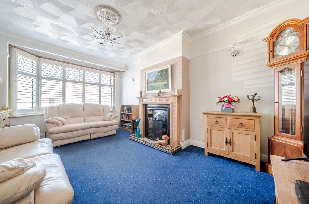 Property photo 2 of 19 1524950-18-6Ab642...