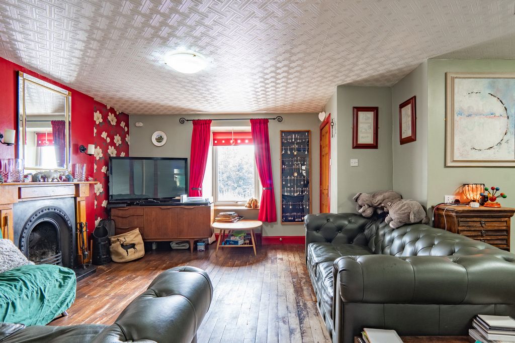 Property photo 3 of 48