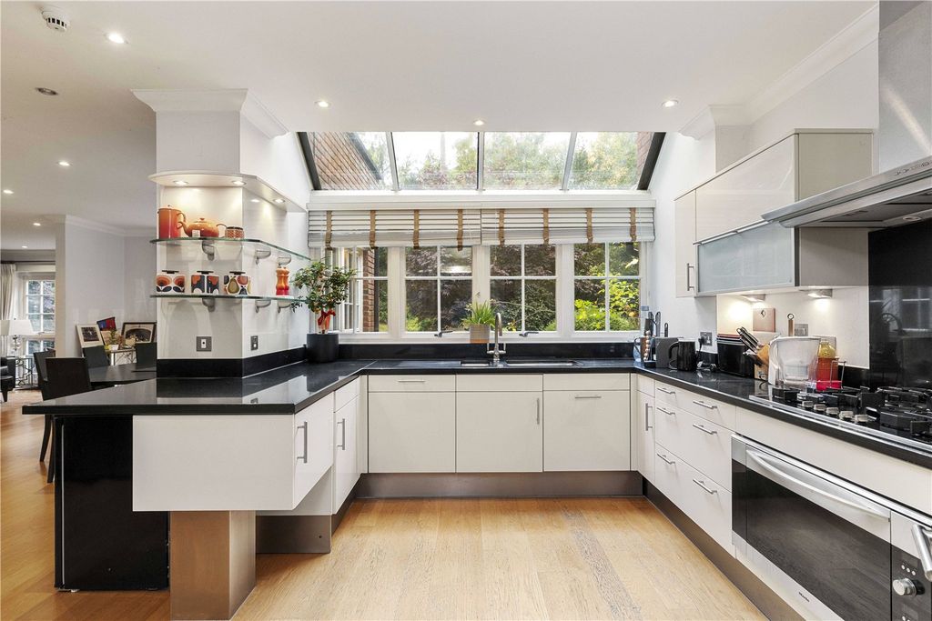 Property photo 3 of 21 Kitchen/Dining Room