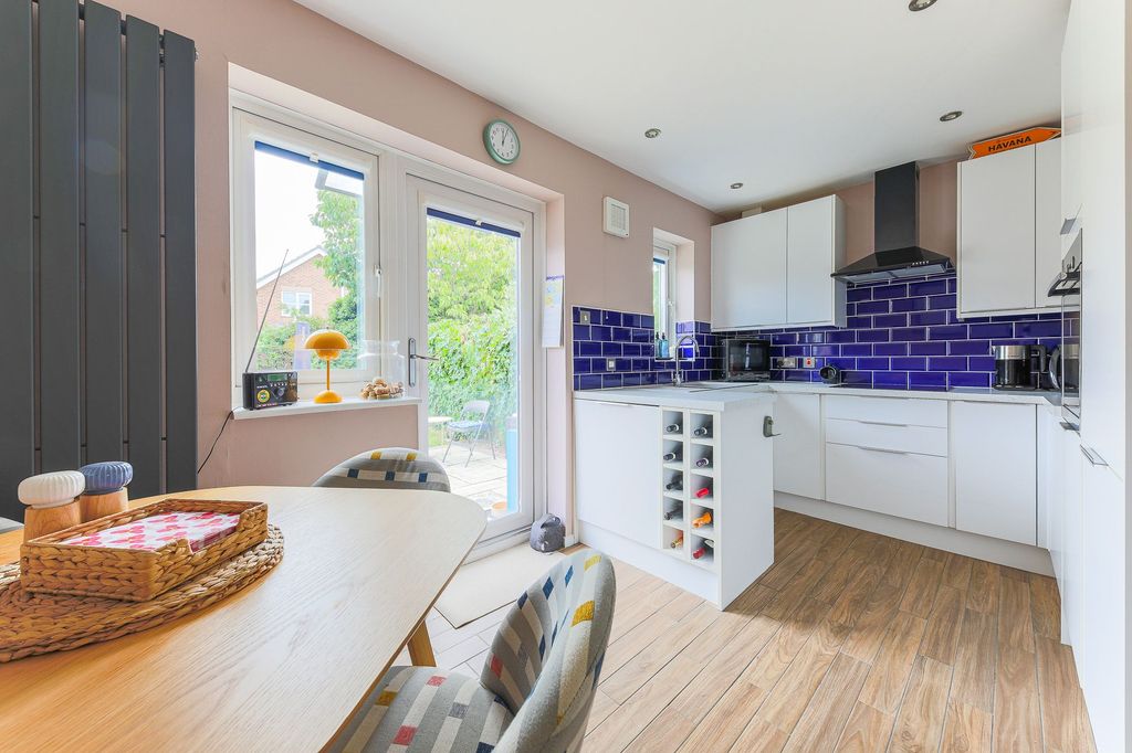 Property photo 3 of 19 Kitchen