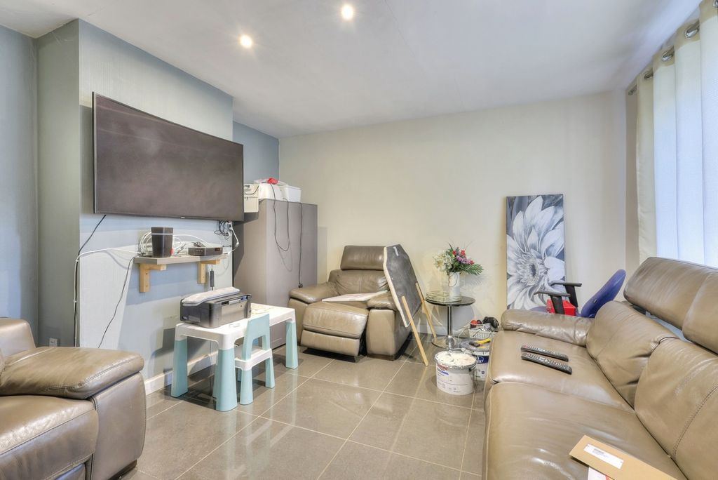 Property photo 3 of 13 Living Room