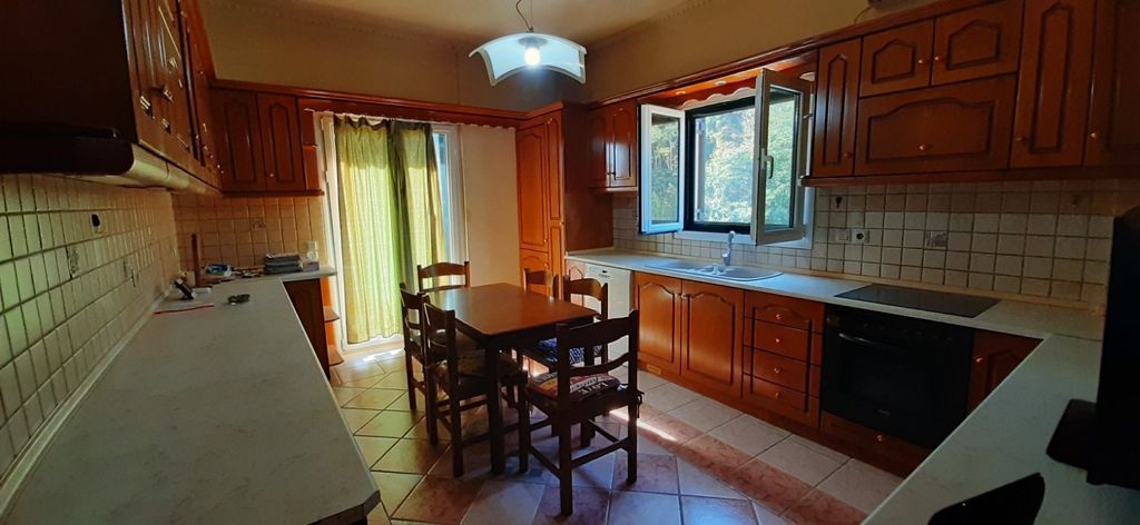Property photo 3 of 7 Kitchen
