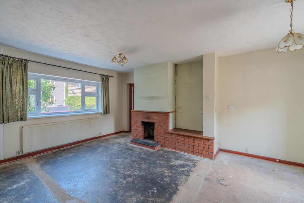 Property photo 2 of 21 36 St Cadocs Road-7.Jpg
