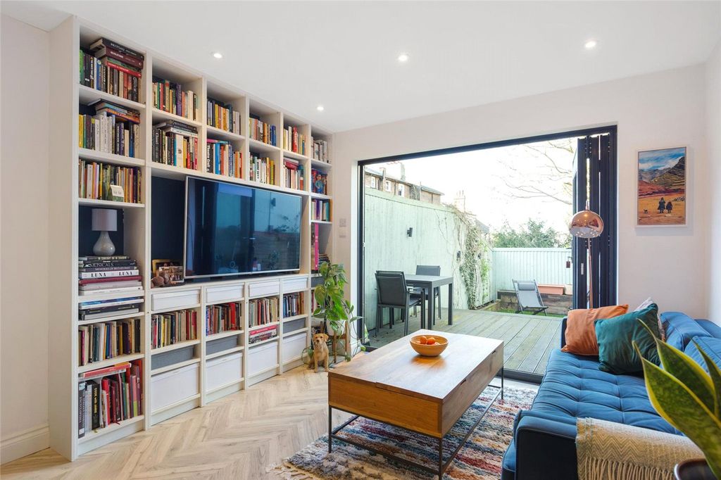 Property photo 3 of 22 Reception