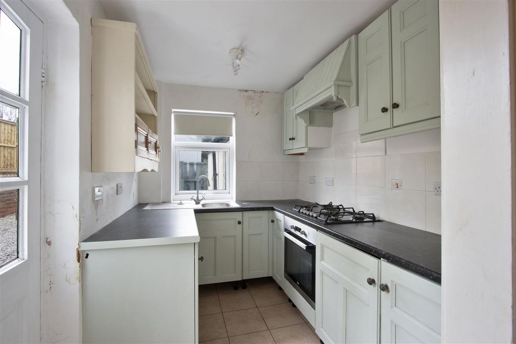 Property photo 3 of 16 Kitchen