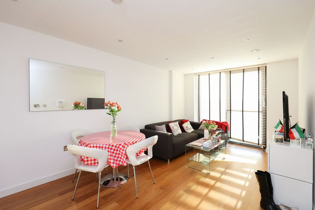 Property photo 3 of 6