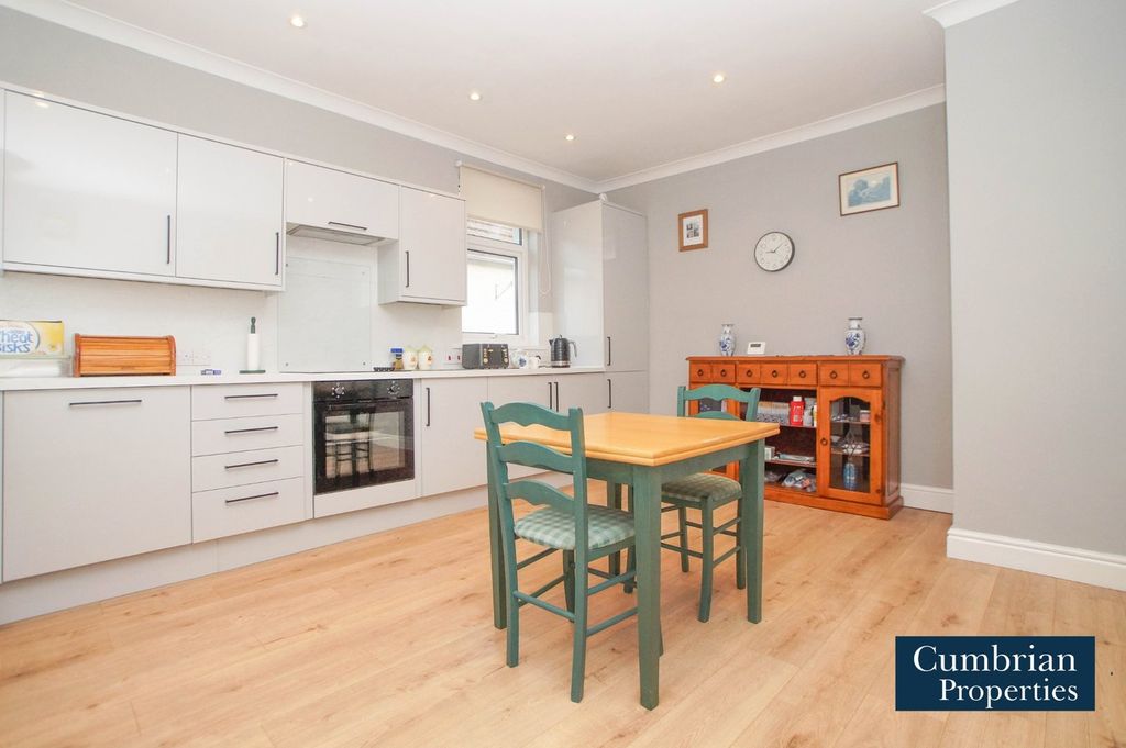 Property photo 2 of 16 Dining Kitchen