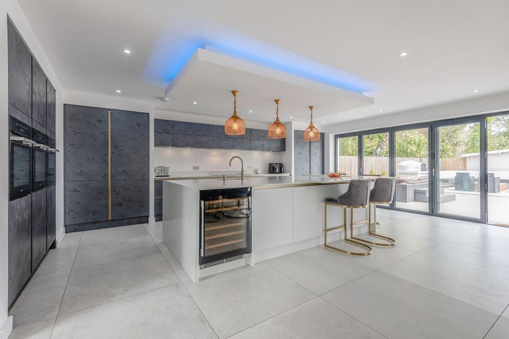 Property photo 2 of 42