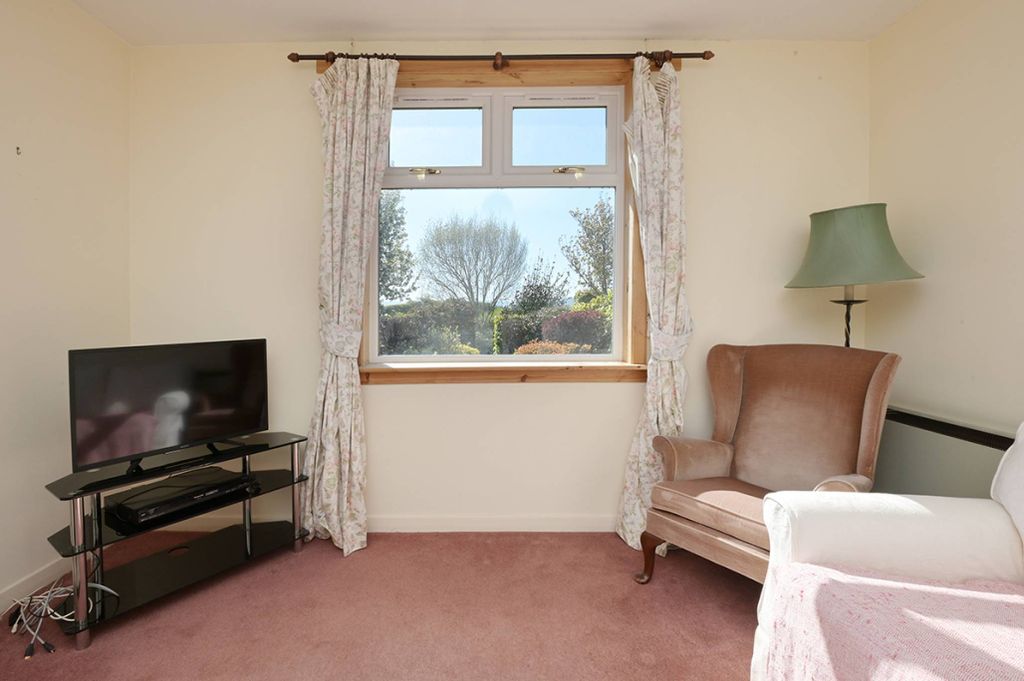 Property photo 3 of 28